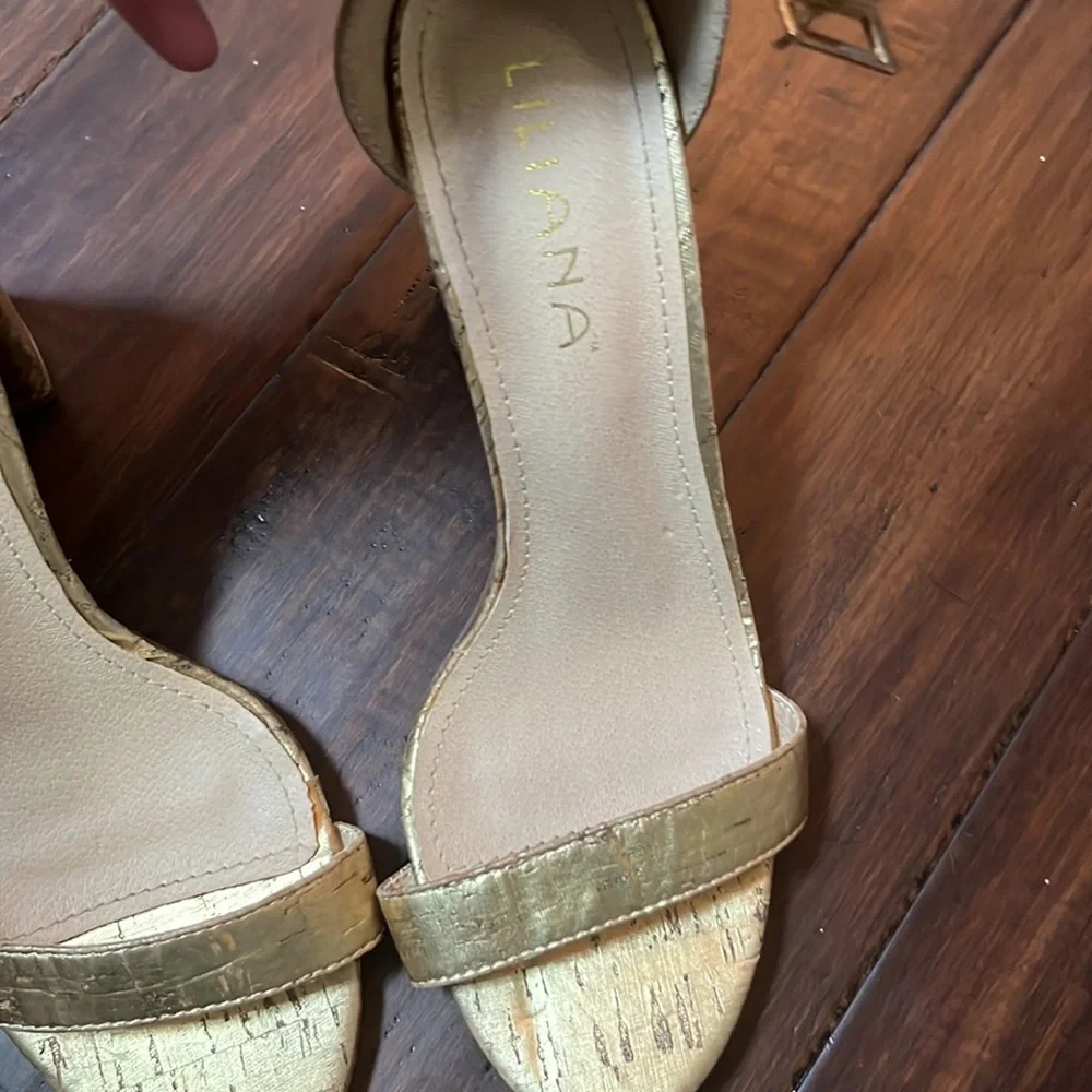 Gold heels - Picture 7 of 8